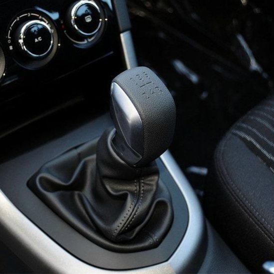 Pommeau de Vitesse | Bi-Matière Cuir Noir & Insert Argent - Automobile4roues.com