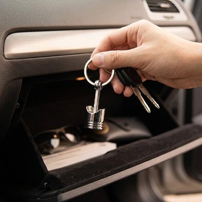 Porte-clé Voiture | Piston Miniature Élégant - Automobile4roues.com
