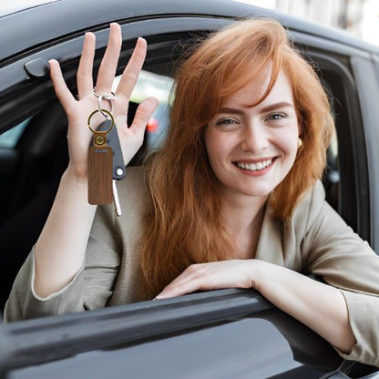 Porte-Clé Voiture Artisanal | Bois Véritable & Cuir - Automobile4roues.com